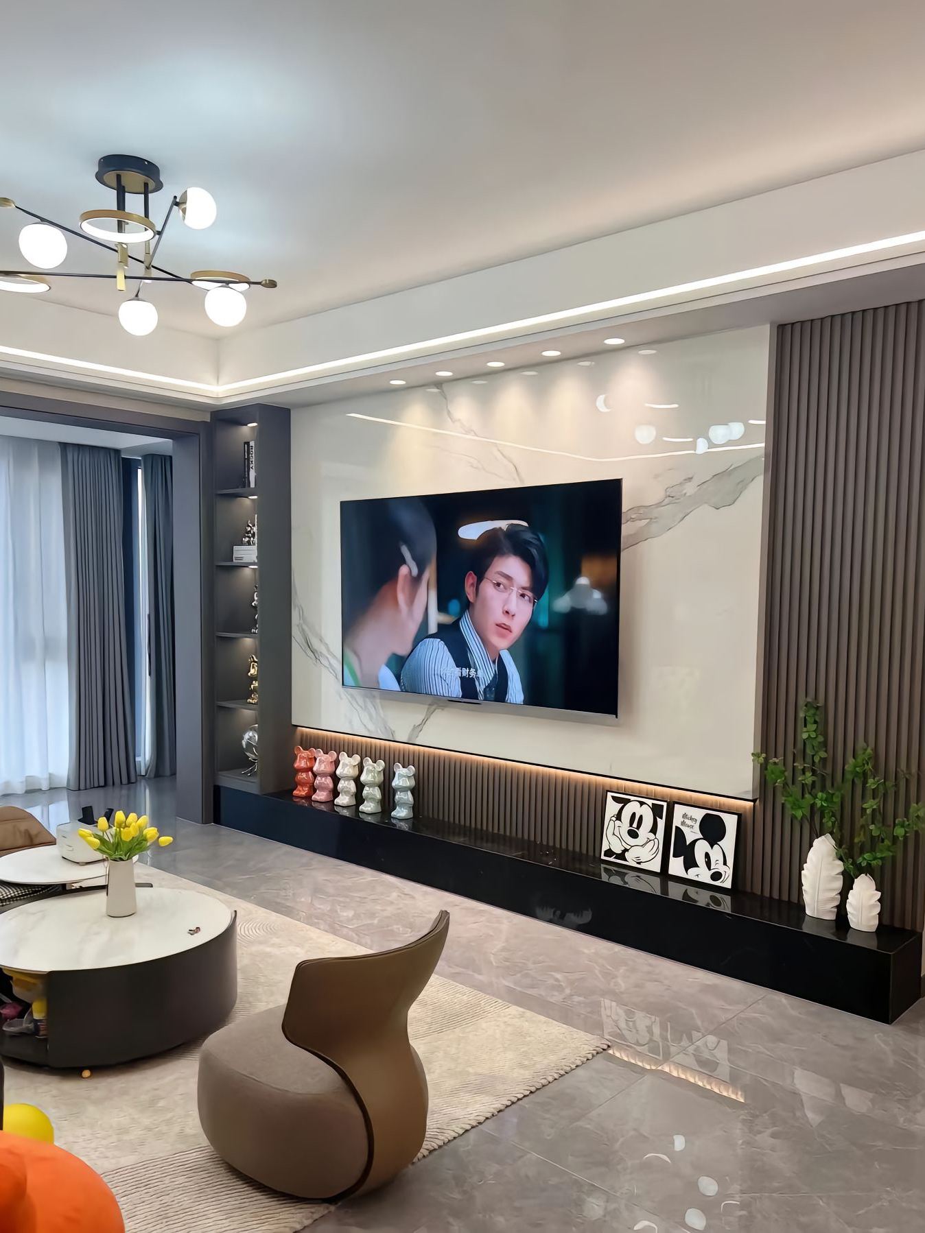 2024最新电视墙趋势与设计展望,打造时尚前沿的家庭娱乐空间