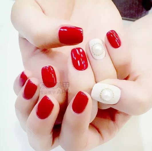 最新红色指甲款式图片,时尚变化之美,自信之光闪耀指尖