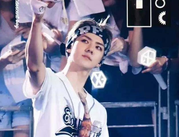 爱豆TFBOYS最新动态揭秘,小巷特色小店中的奇遇,隐藏宝藏等你来发掘!