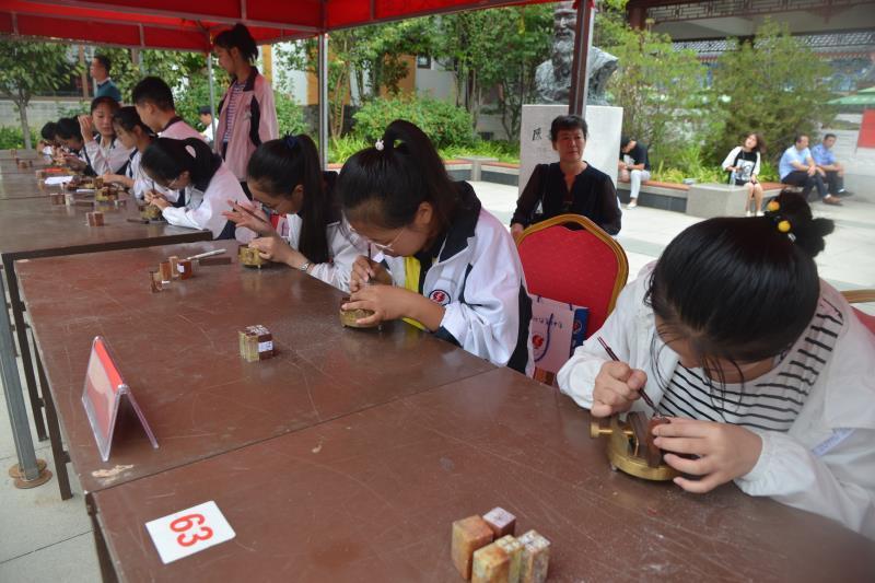 澳门三中三100%的资料三中三,全方位操作计划_MJF49.401VR版