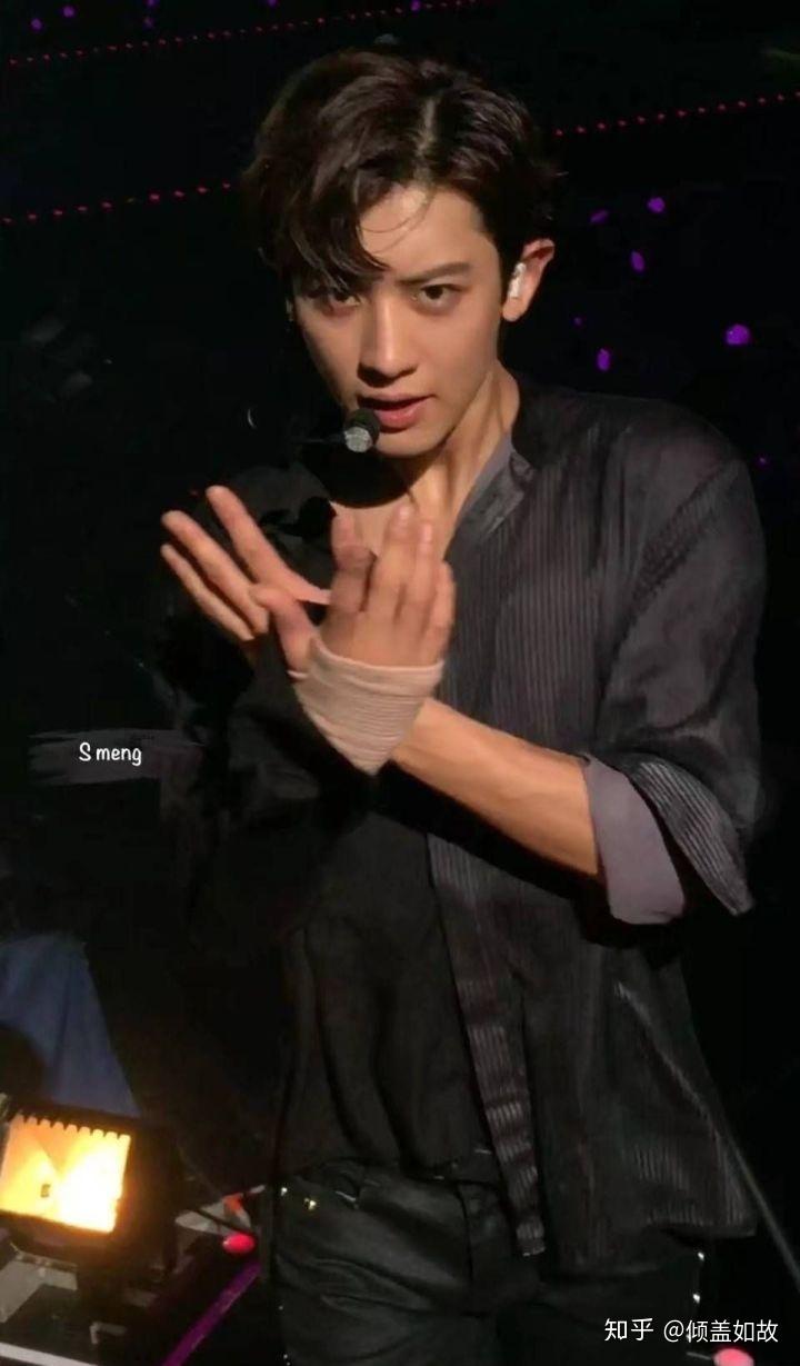 吴世勋裤裆凸起图最新,公众视角下的探讨与热议