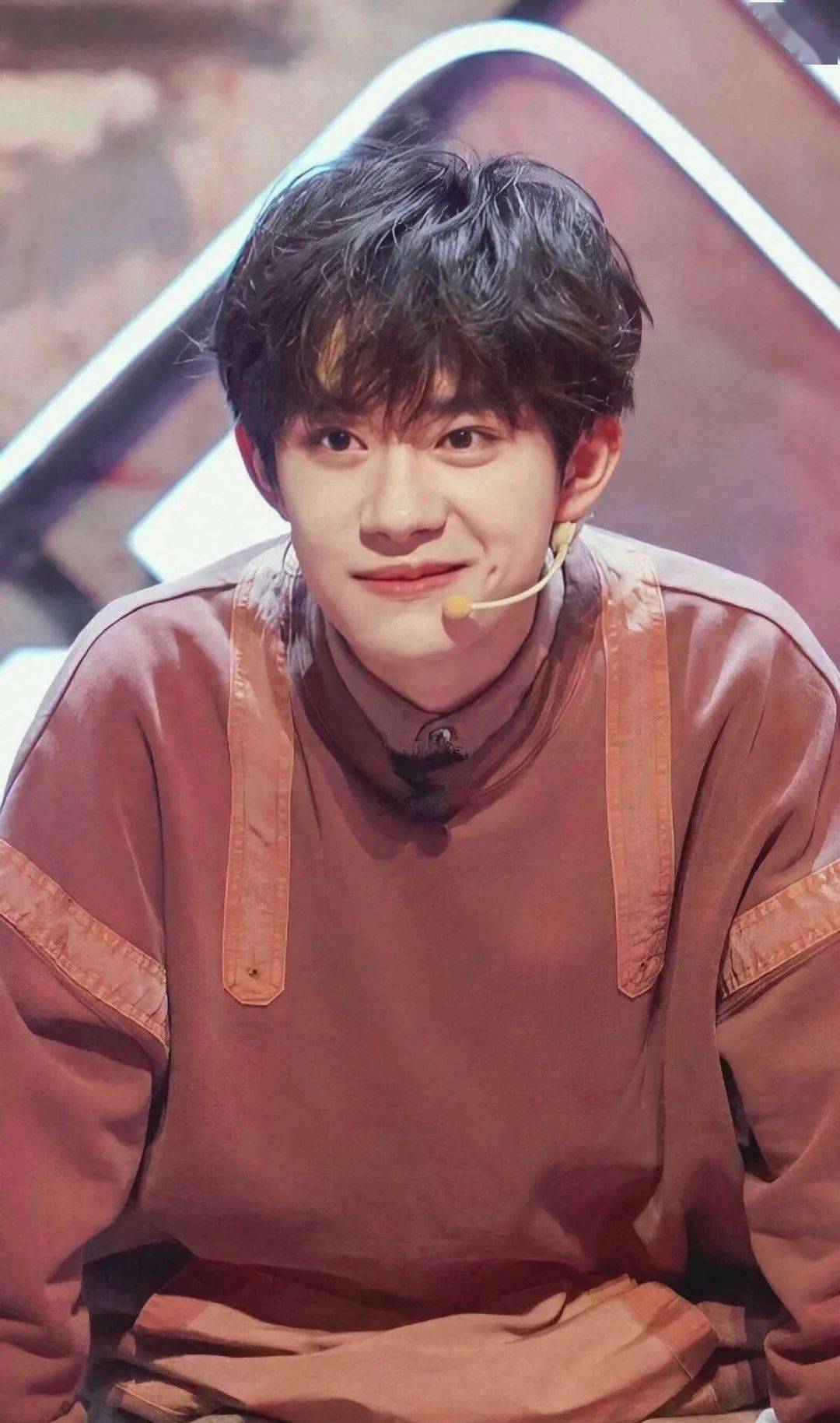 吴世勋裤裆凸起图最新,公众视角下的探讨与热议