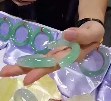 云南手镯事件最新进展与观点论述揭秘