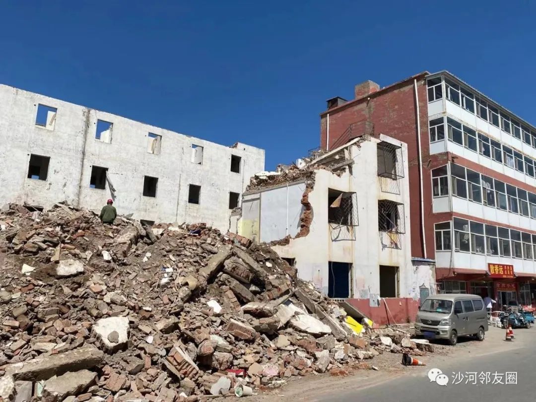 辛务搬迁最新动态，小巷特色小店的搬迁新篇章与独特风情揭秘