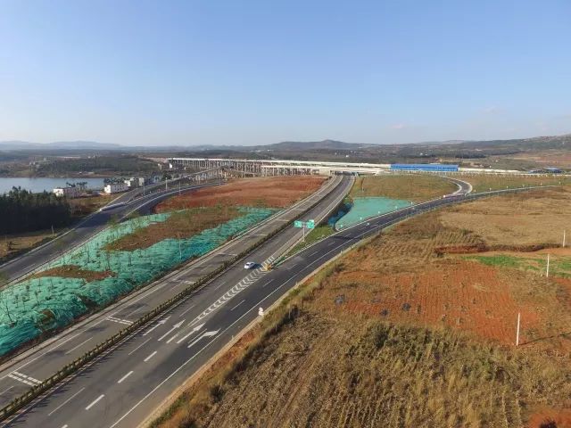 曲靖富兴高速最新进展揭秘,进展与小巷中的惊喜发现