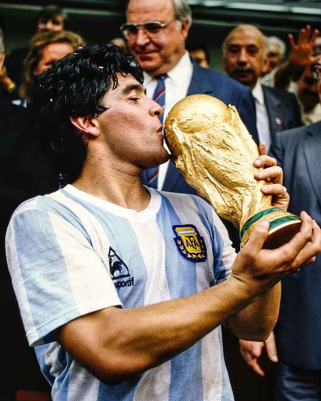 中能足球队最新动态,发展态势及各方观点聚焦