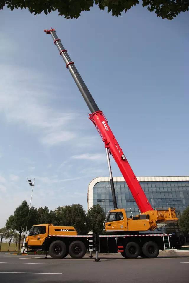 最新三一8吨四节臂吊车，性能、优势及适用场景解析