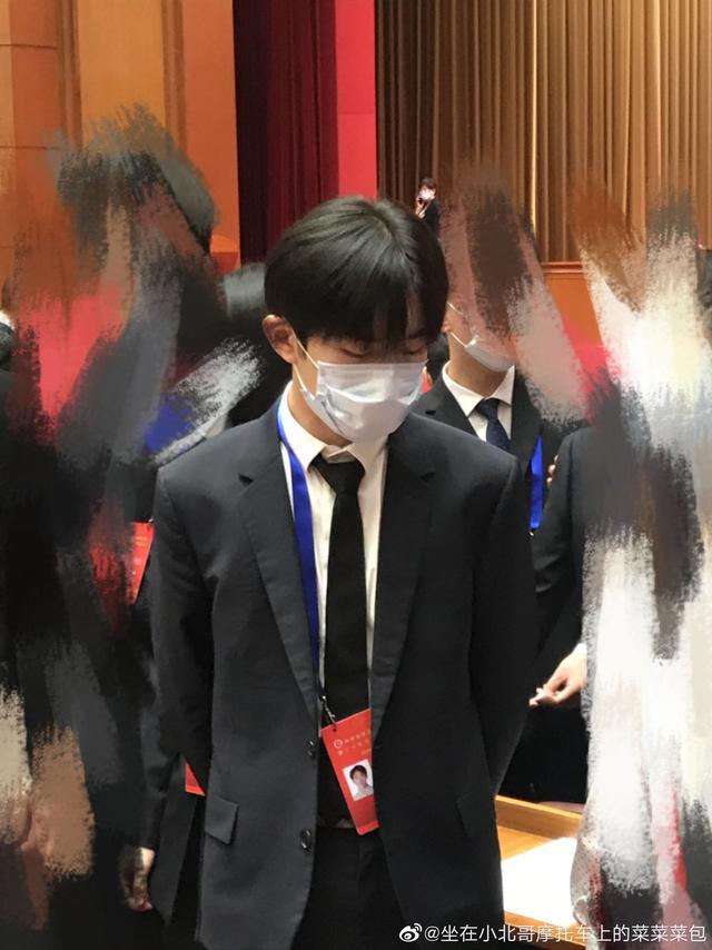 易烊千玺最新新闻动态，小巷深处的独特风味揭秘