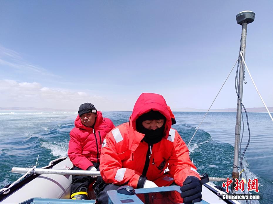 新澳门精准三肖三码资料,数据引导执行策略_HYL83.958效率版