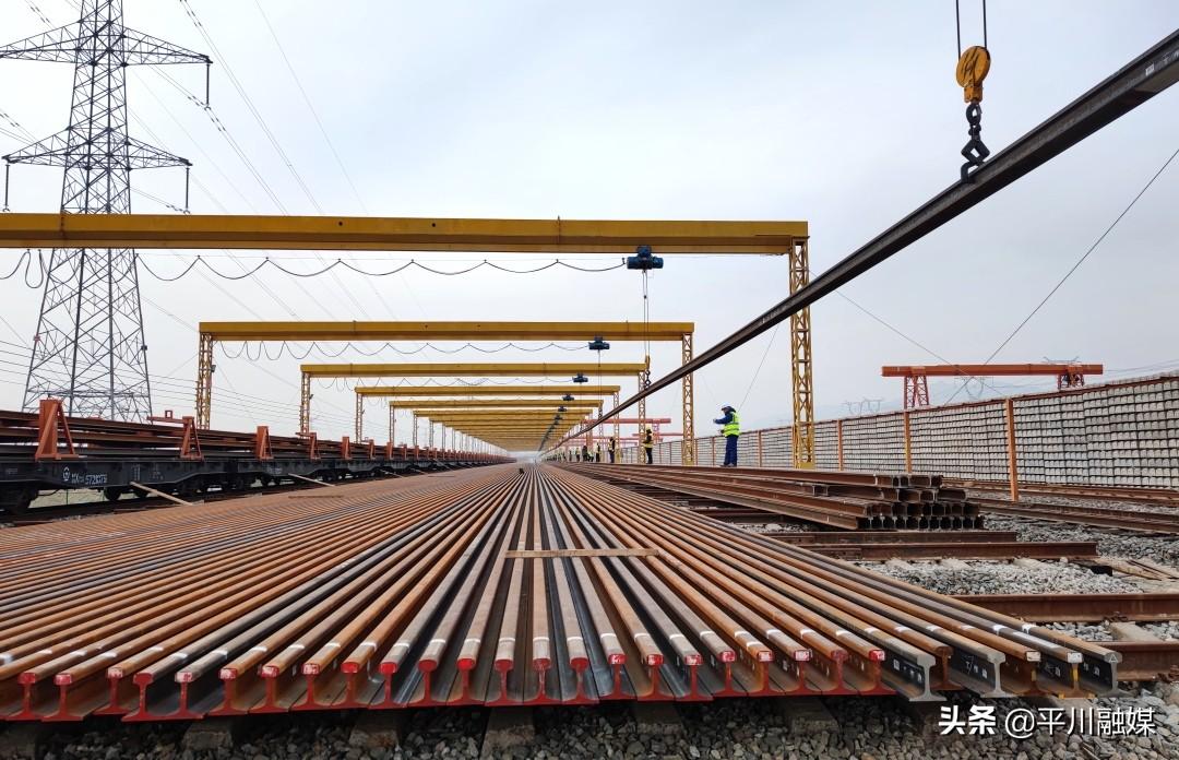 中兰高铁白银最新报道,高铁上的温情旅程