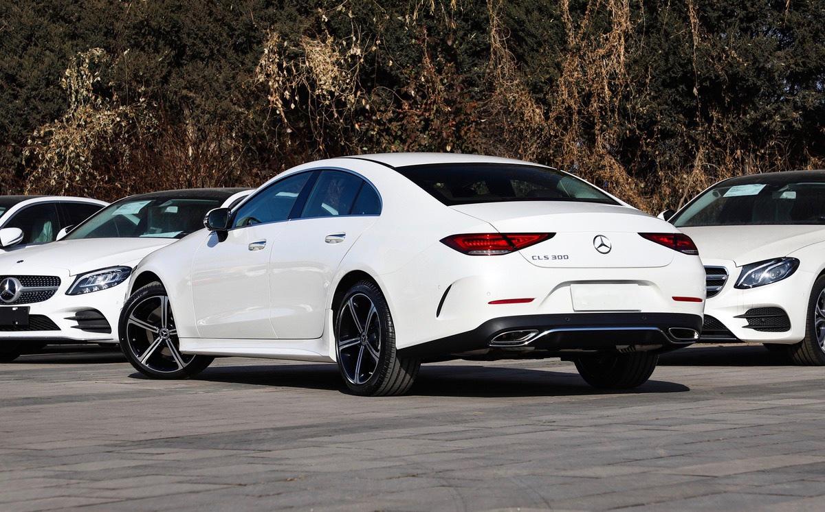 奔驰CLS换代最新消息揭秘，全新车型即将登场！