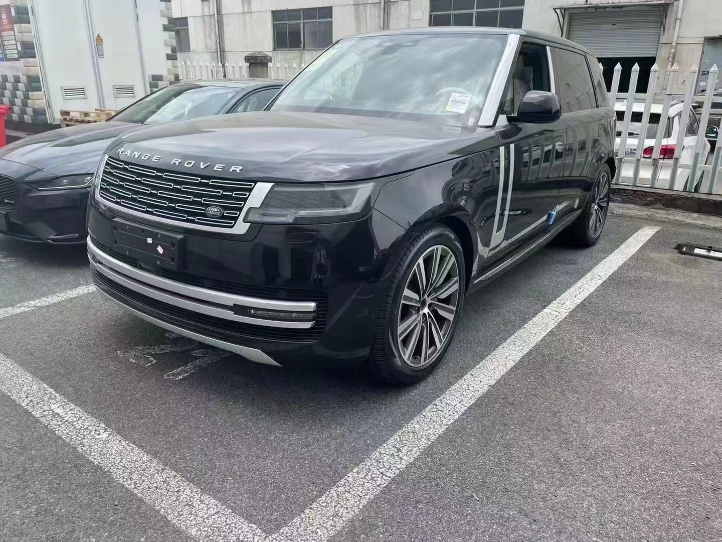 路虎揽胜最新款价格揭秘,小巷中的奢华宝藏