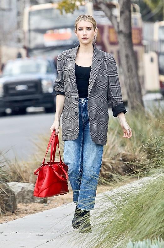 艾玛罗伯茨最新动态,星光下的多元发展之路