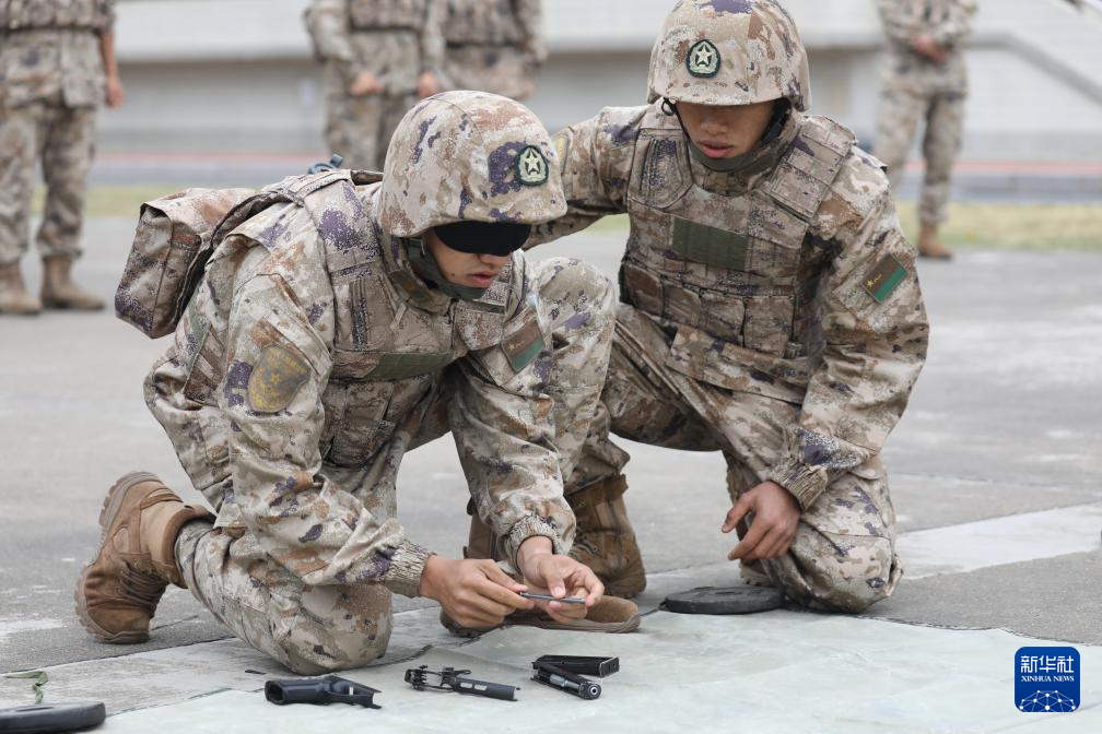 部队最新训练揭秘，小巷深处的神秘练兵场与特色小店探索