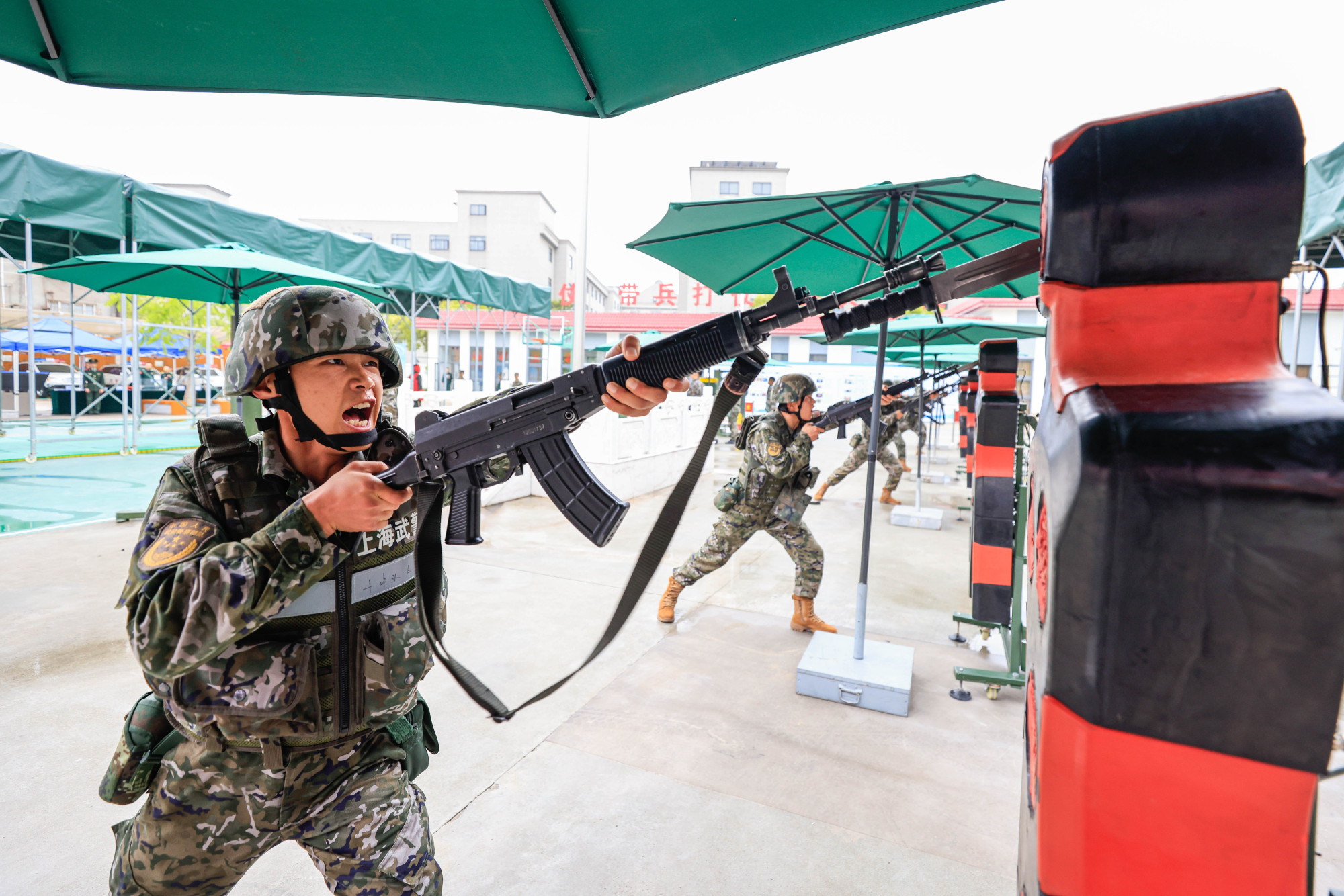 部队最新训练揭秘,小巷深处的神秘练兵场与特色小店探索