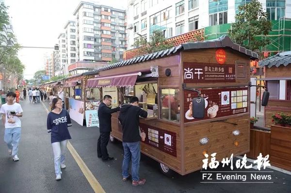 美食街最新探秘，味蕾上的盛宴与友情的交织