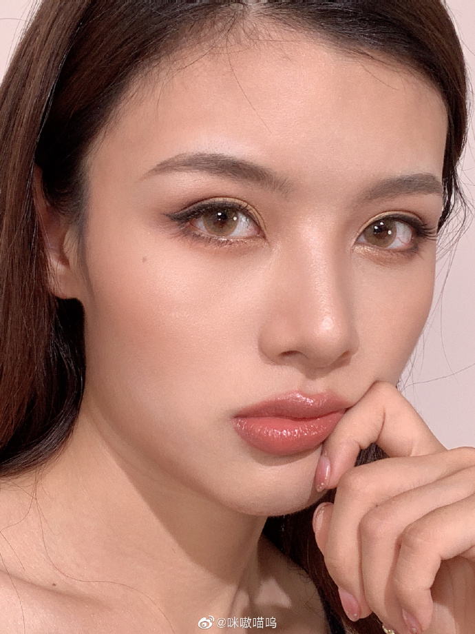 科技与时尚重塑直播新体验,唇色直播最新动态