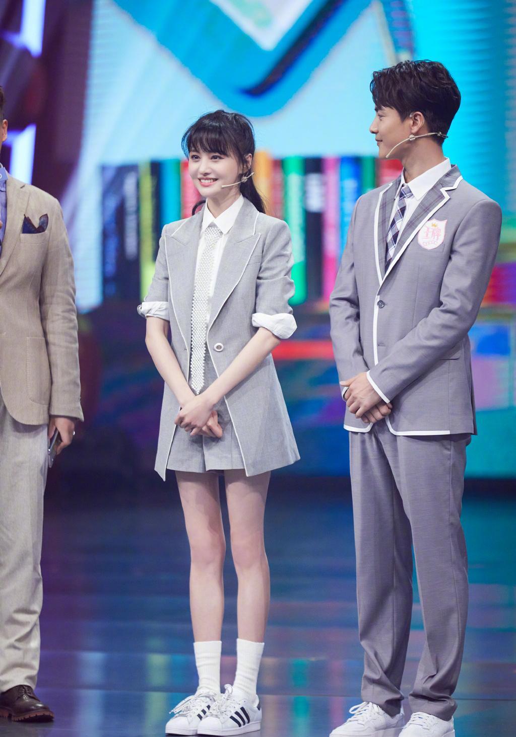 李龙馥最新回归造型,科技融合时尚,引领未来潮流新趋势