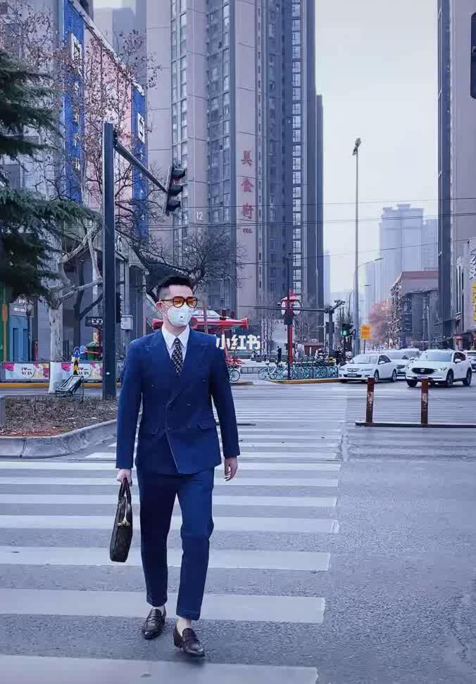 西装疫情最新消息，温馨日常故事中的希望与坚韧