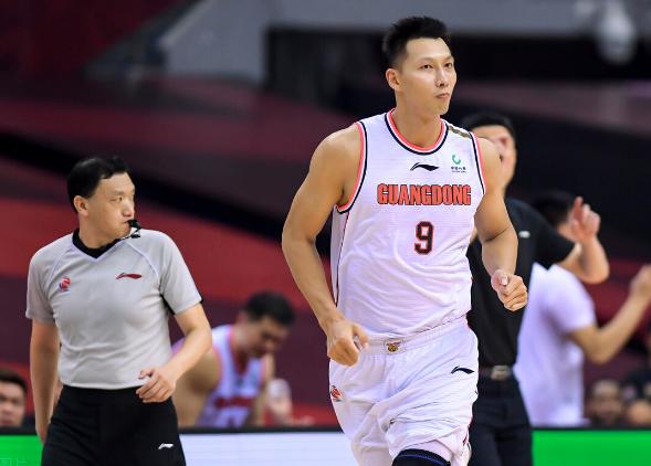 易建联最新伤伤,易建联的伤伤奇遇,篮球英雄的温馨日常