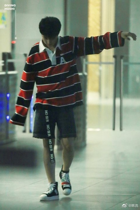 权顺荣最新穿搭,时尚潮流与个人表达观点探讨