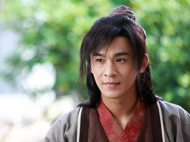 演员龙雪,舞台到荧屏的蜕变之路——自信与成就的力量