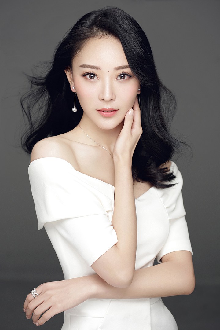 张晞彤2017年最新写真,明星之光的璀璨绽放