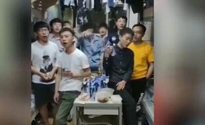 男生唱歌比赛选曲指南，热门参赛歌曲推荐