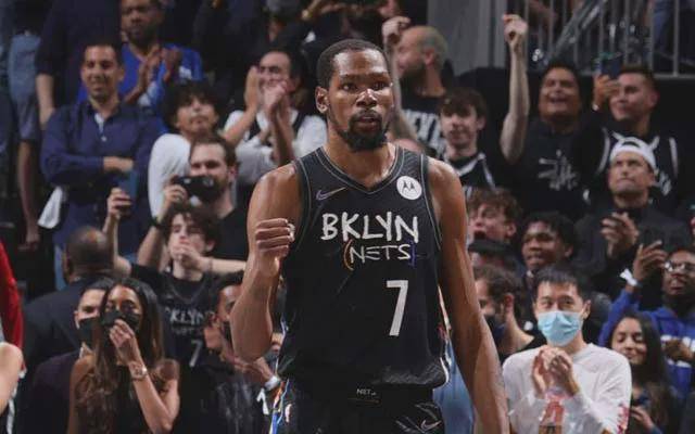 斯嘉丽观看杜兰特比赛瞬间图集