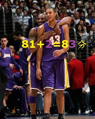 斯嘉丽观看杜兰特比赛瞬间图集