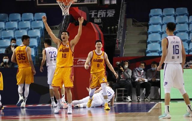 山西男篮最新动态,篮球场上的温情与友谊纽带