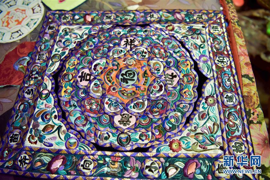 苗族绣花背带,秘密与温情的传承之美