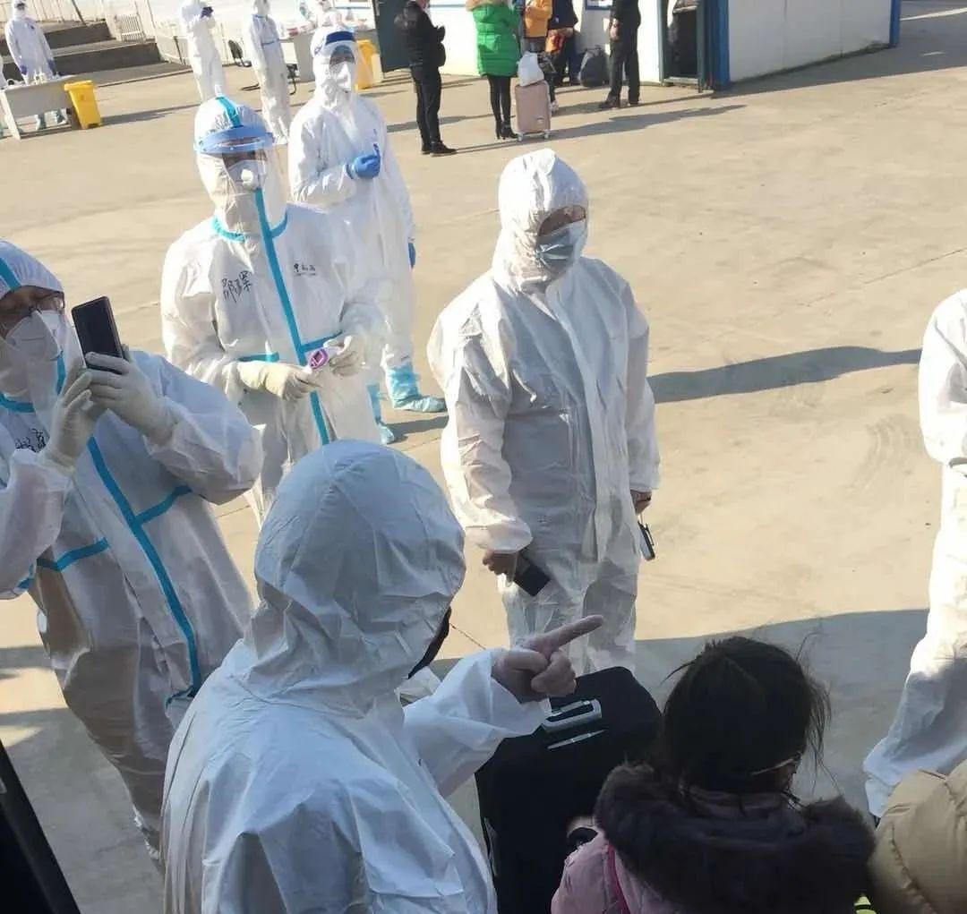 新冠疫情最新动态下的温馨日常观察