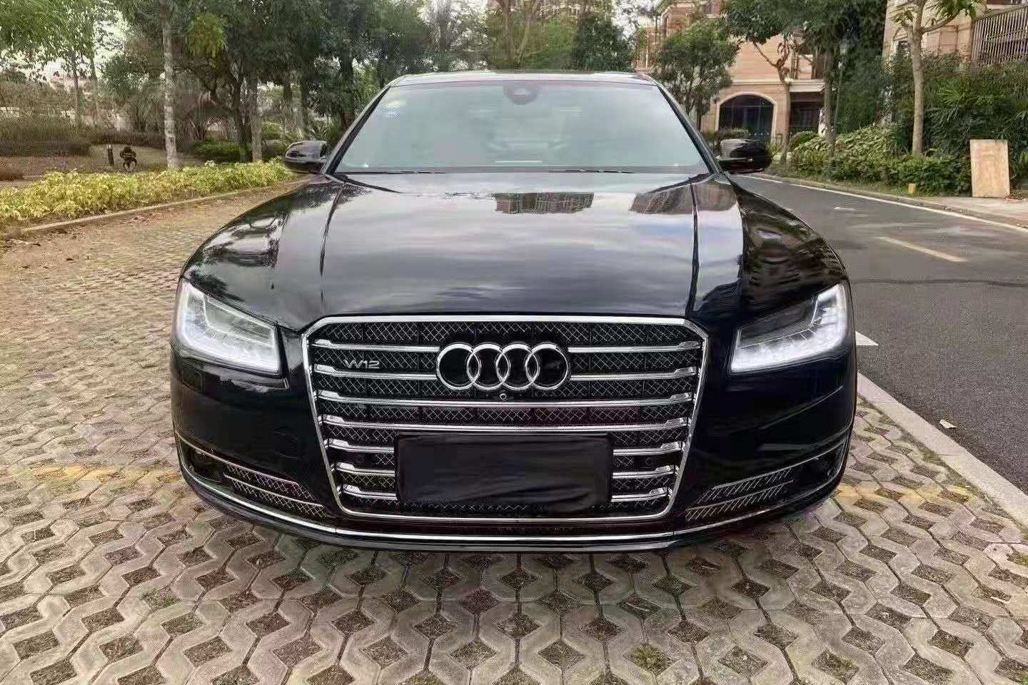 奥迪W12顶配豪华价格揭秘,小巷深处的尊贵之选