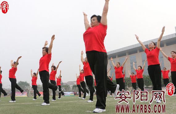 最新广播体操,舞动自信,感受力量变化的力量