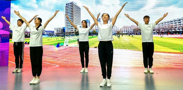 最新广播体操,舞动自信,感受力量变化的力量