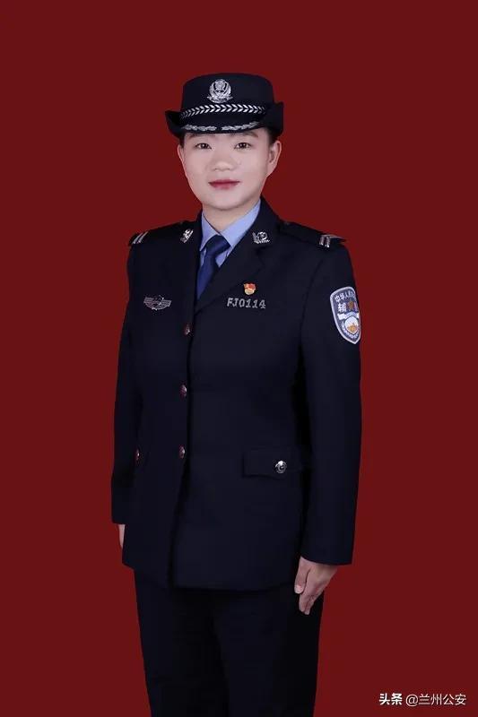 警徽新颜,荣耀与担当的交织,展现警队力量与责任🚩