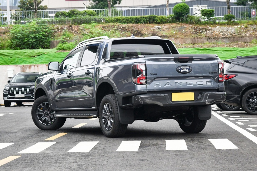 最新皮卡车型,家庭欢乐出行的首选伙伴