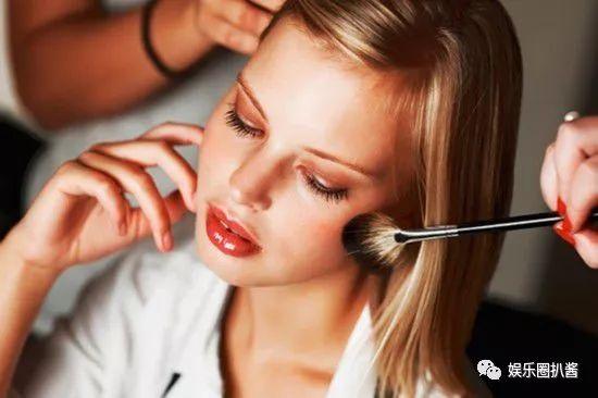 始源刘雯的最新动态,城市漫步中的日常趣事