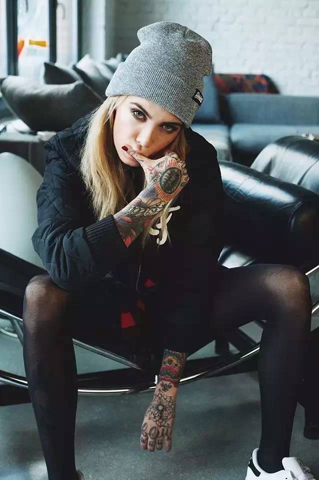 Nyoshin最新女体在线,小巷深处的独特风情展示