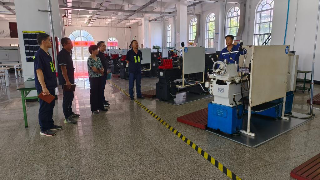 最新滚齿机师傅招聘,与自然共舞,探寻内心宁静的旅程