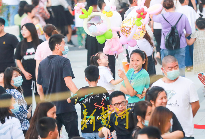 繁华夜市儿童玩乐新玩法,快乐源泉尽享不停歇