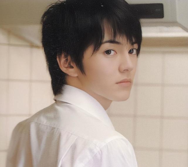 AKB48最新影片,小巷中的隐藏瑰宝揭秘!