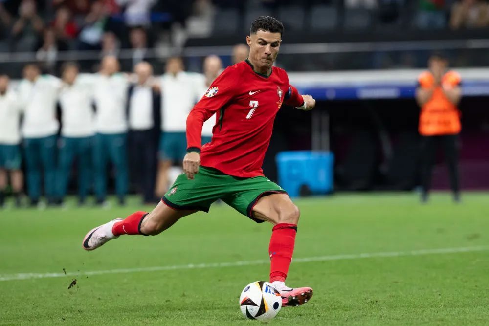 C罗最新足球比赛,科技重塑绿茵,激情空前燃烧